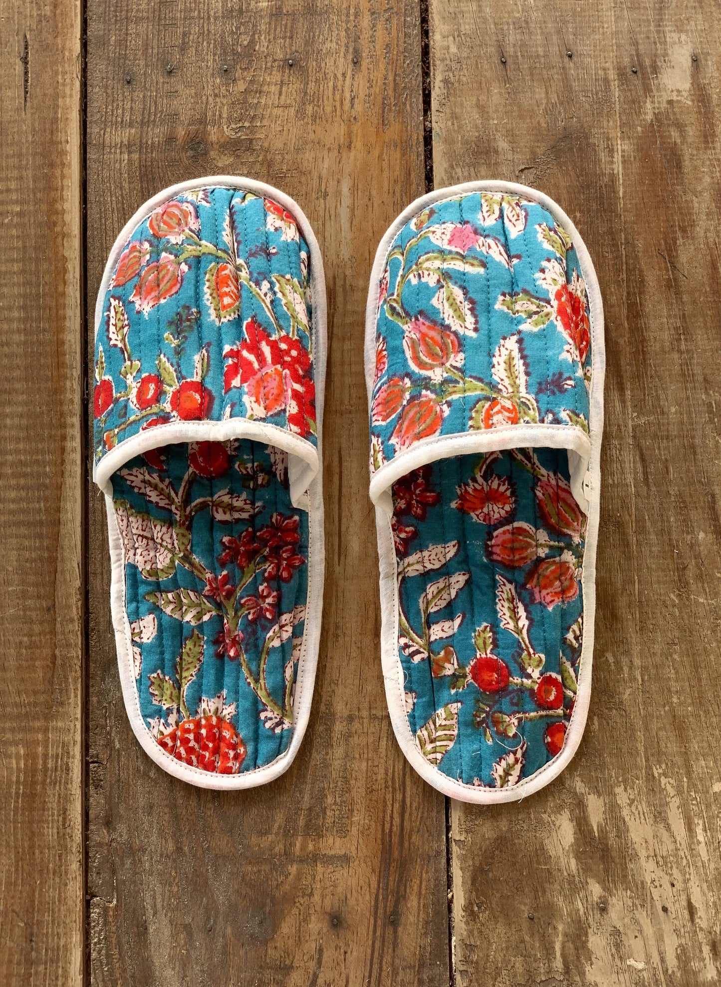Gift SET Pajamas with sleeves/shorts and matching slippers Pure cotton block print handmade in India Blue red flowers