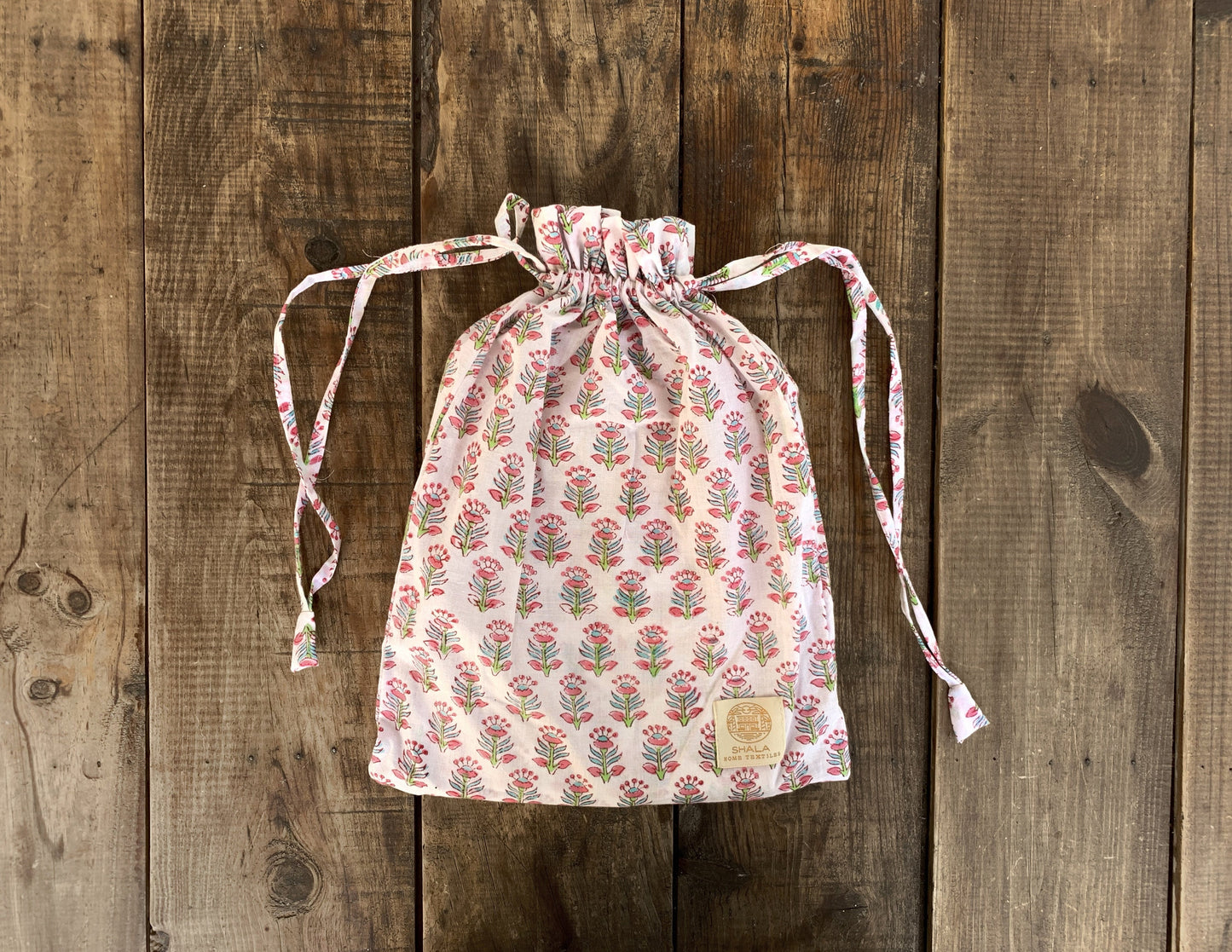 SET regalo · Camisón manga larga & zapatillas a juego · Algodón puro estampado block print artesanal en India · Blanco flores rosa