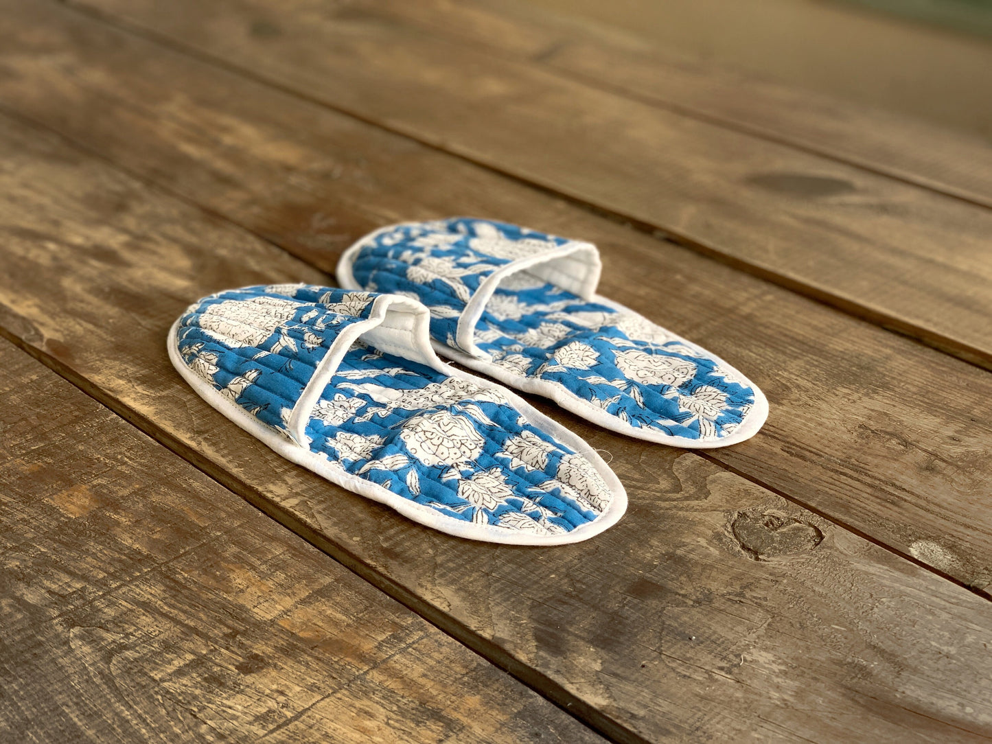SET regalo · Bata kimono, bolsa de aseo & zapatillas a juego · Algodón puro estampado block print artesanal en India · Azul mix