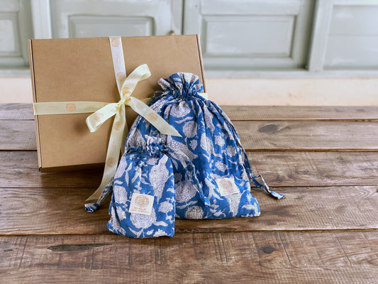 SET regalo · Camisón manga larga & zapatillas a juego · Algodón puro estampado block print artesanal en India · Azul pájaros blanco