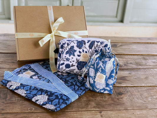 SET regalo · Bata kimono, bolsa de aseo & zapatillas a juego · Algodón puro estampado block print artesanal en India · Azul mix