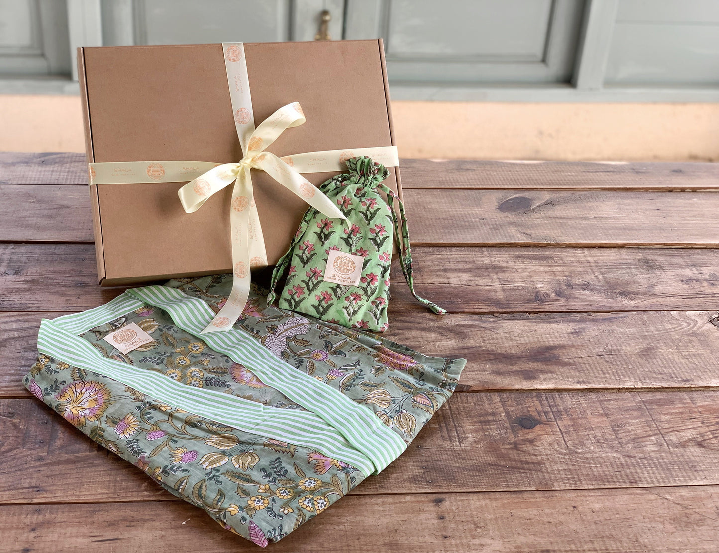 Gift SET Kimono robe &amp; matching slippers 100% pure cotton handcrafted block print in India Green and pink mix
