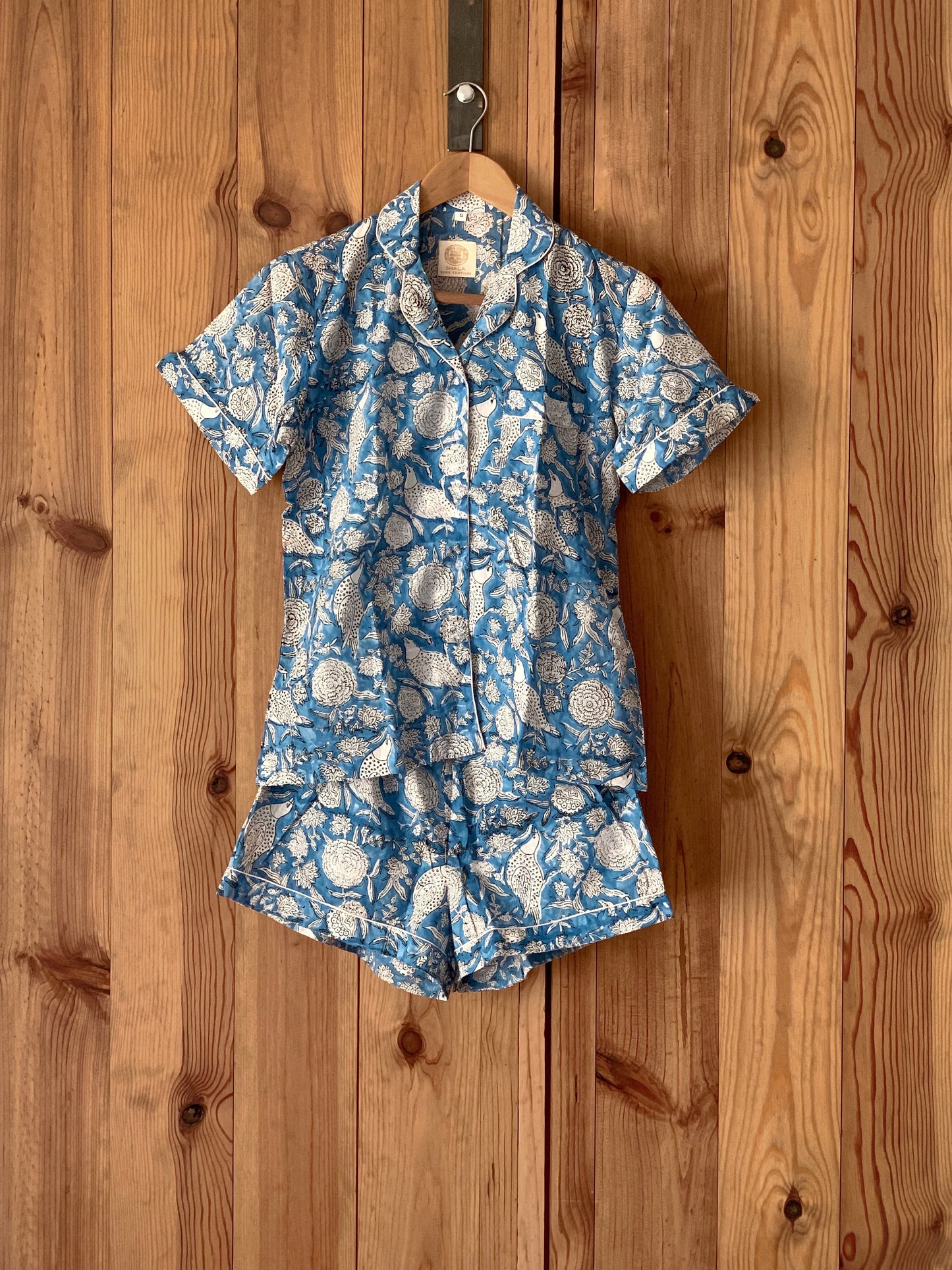 SET regalo · Pijama manga/pantalón corto & bata kimono a juego · Algodón puro estampado block print artesanal en India · Azul flores