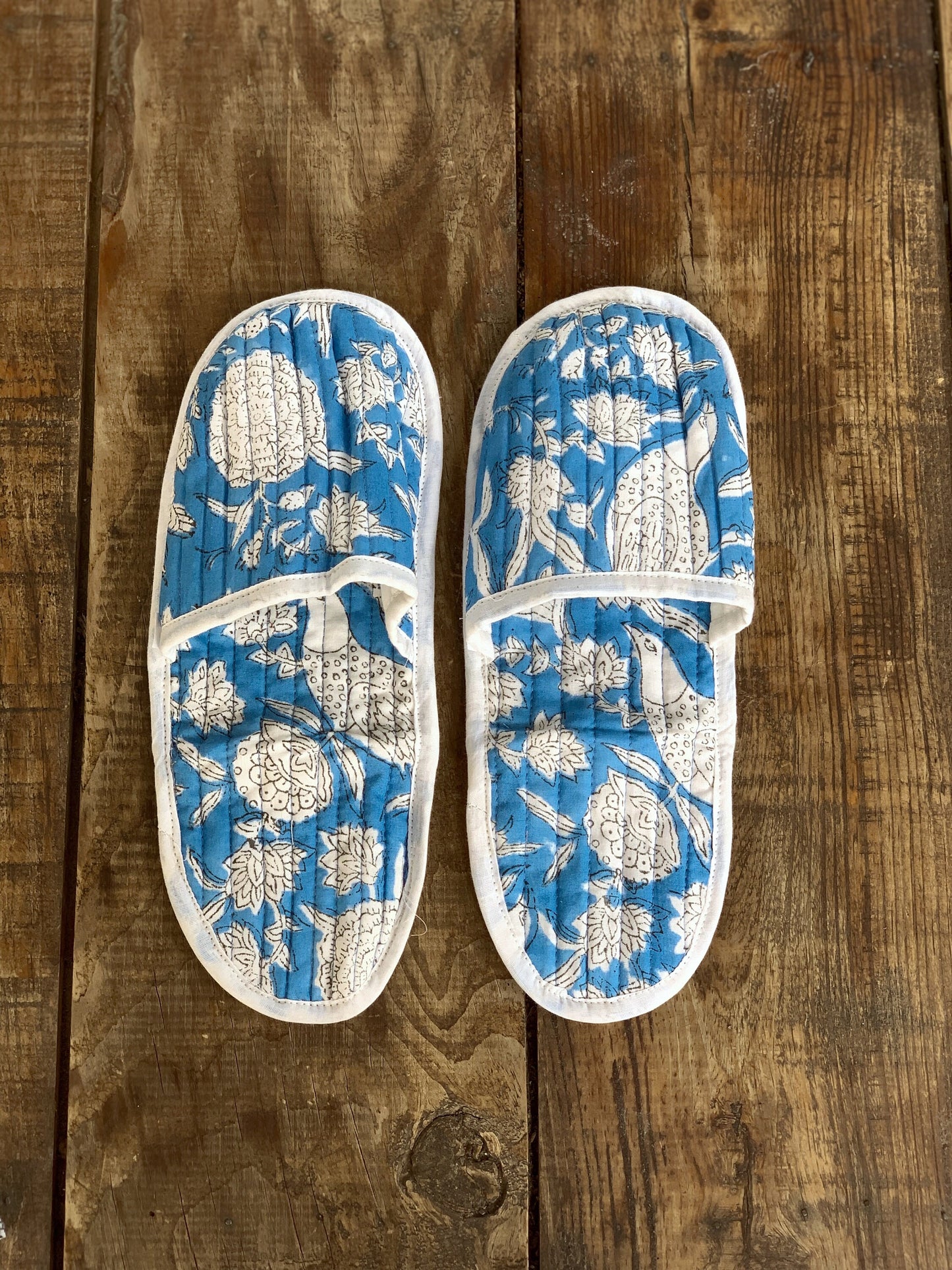 SET regalo · Camisón manga larga & zapatillas a juego · Algodón puro estampado block print artesanal en India · Azul pájaros blanco