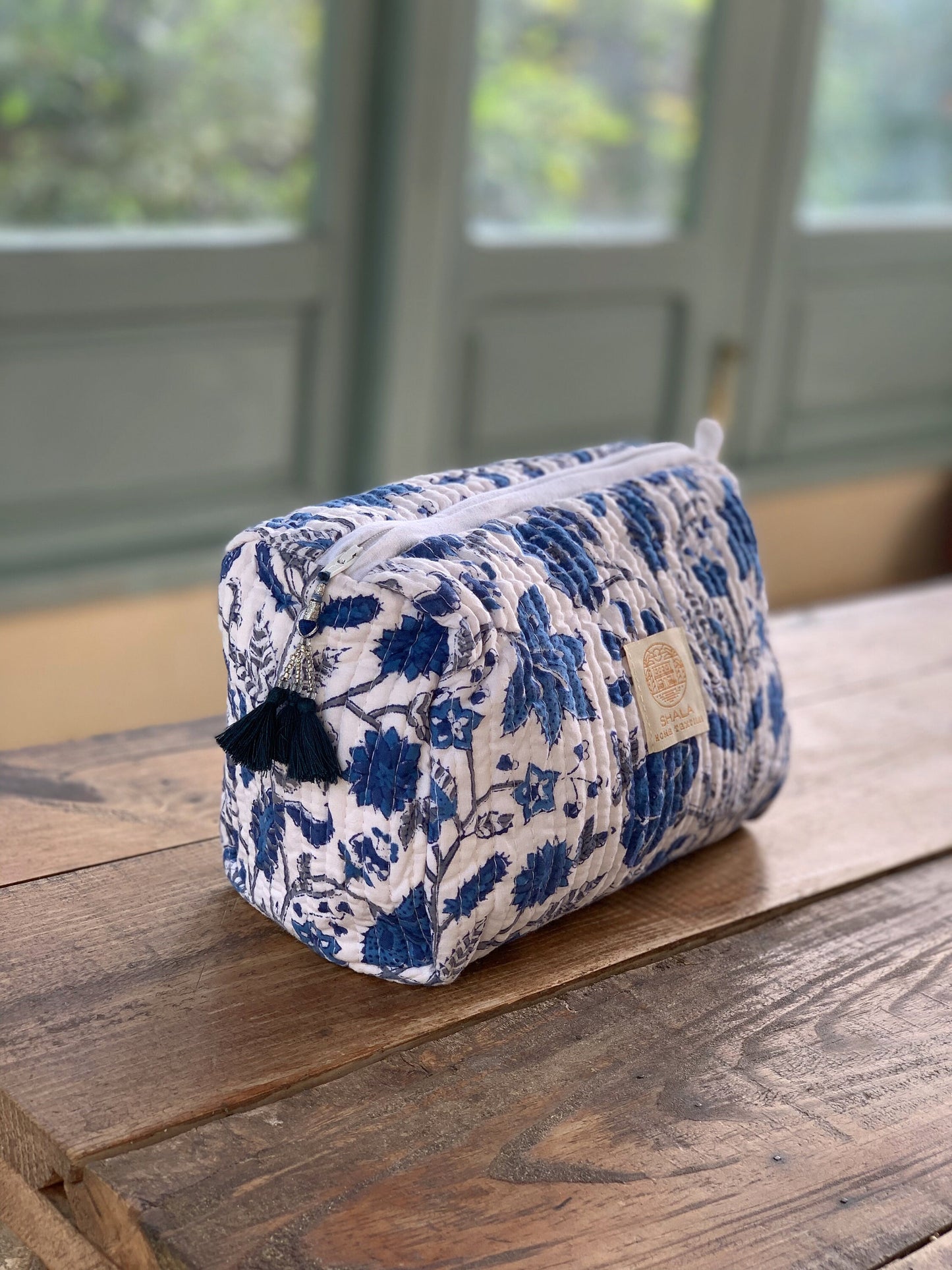 SET regalo · Bata kimono, bolsa de aseo & zapatillas a juego · Algodón puro estampado block print artesanal en India · Azul mix